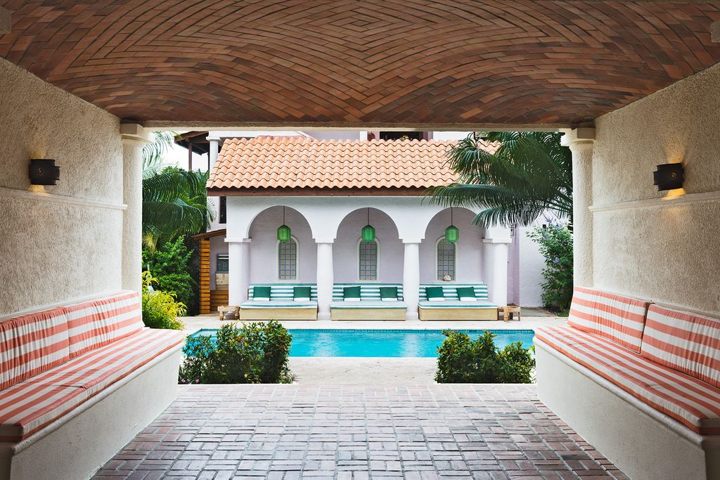 Cap Masion 2 Bed Courtyard St.Lucia OliversTravels 5