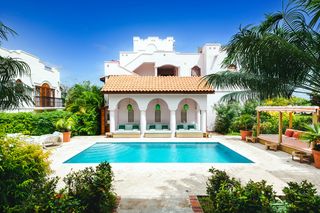 Cap Masion 3 Bed Courtyard Olivers Travels 1