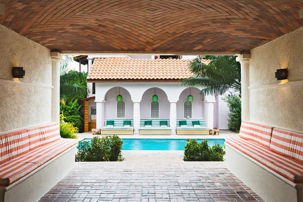 Cap Masion 3 Bed Courtyard Olivers Travels 5