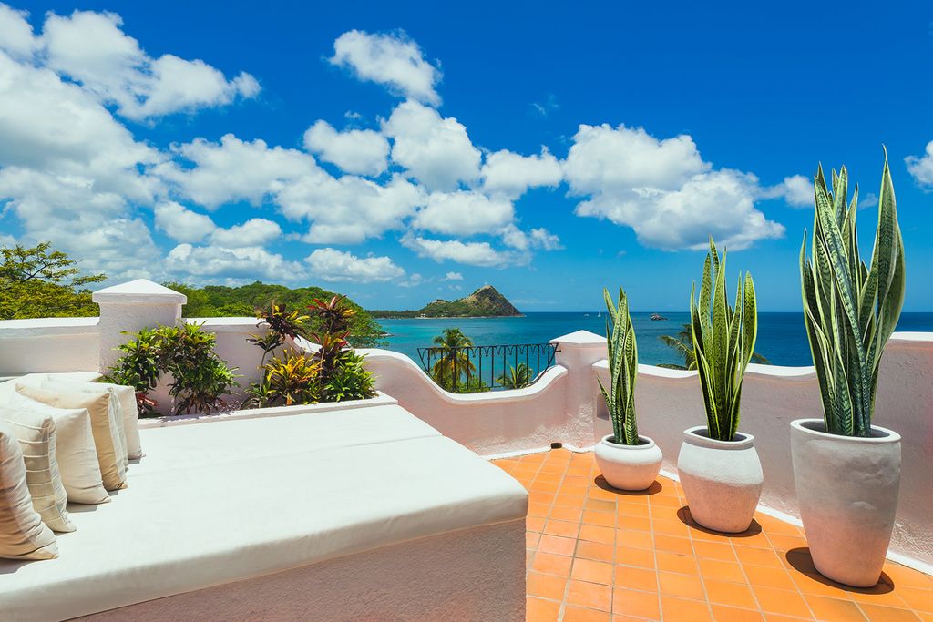 Cap Masion 3 Bed Oceanview Pool and Terrace Olivers Travels 4