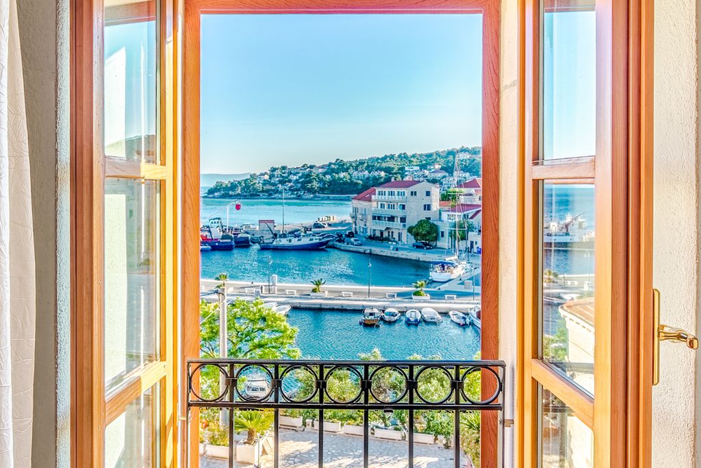 Villa Lilijana Brac Coast Olivers Travels16