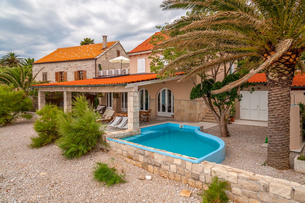 Casa Grace Dalmatia Coast Olivers Travels 1