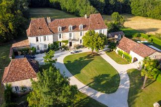 Chateau de Neveu Dordogne Olivers Travel 1