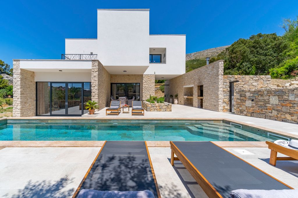 Villa Zunich Dalmatia Olivers Travels 1