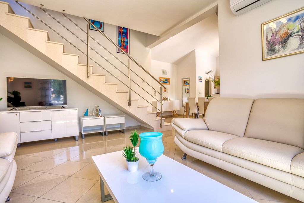 Villa Nerezisca Brac Olivers Travels 4