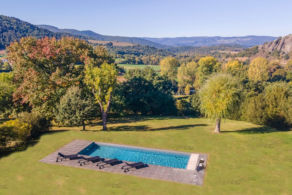 Chateau De Blau Rhone Alpes Olivers Travels1
