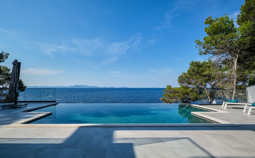 Villa Luxana Korcul Olivers Travels2