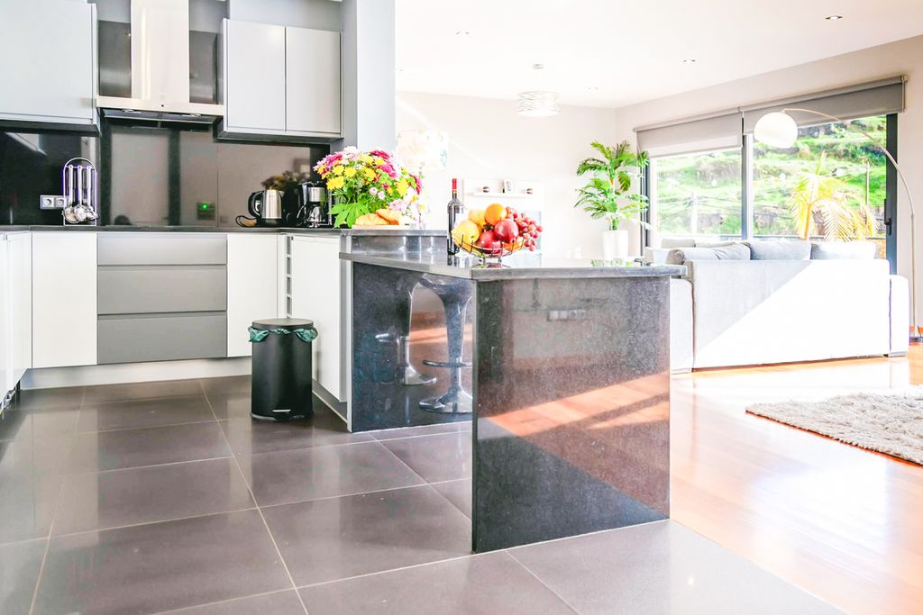 Moradia Furnas Madeira Portugal Olivers Travels s5