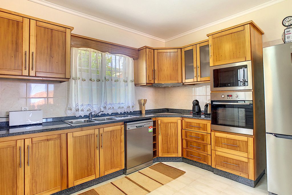 Villa Poiso Madeira Coast Olivers Travels 4