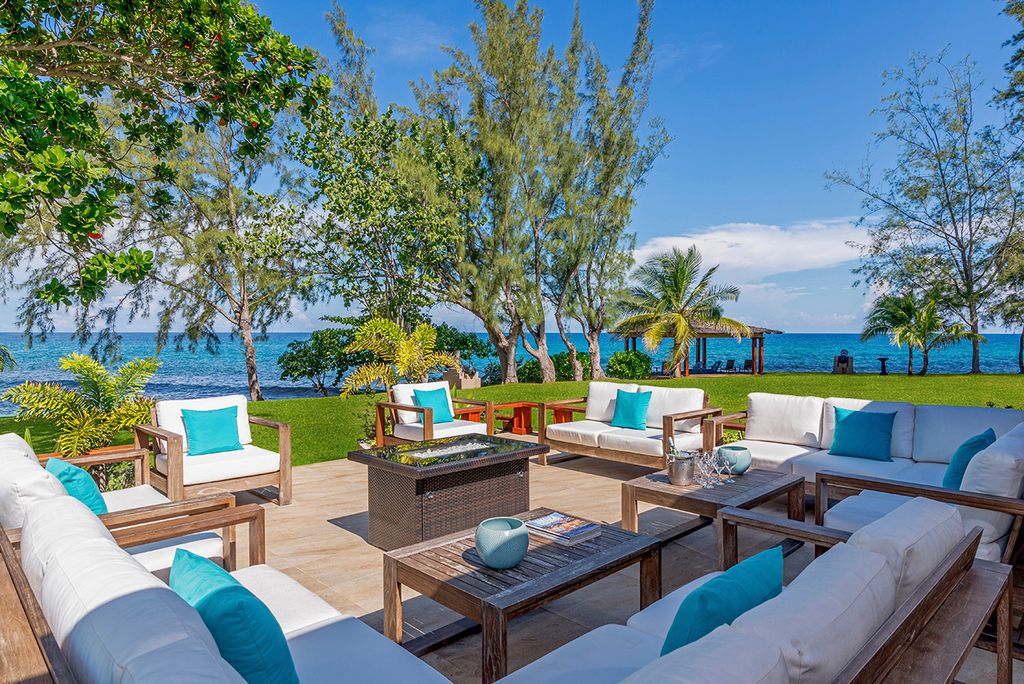 Fortlands Point on the Beach Jamaica Olivers Travels3