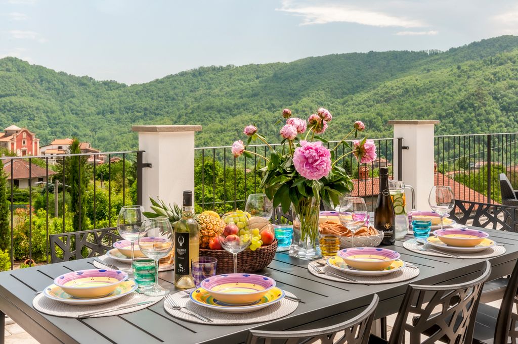 Canossilla Tuscany Olivers Travels2