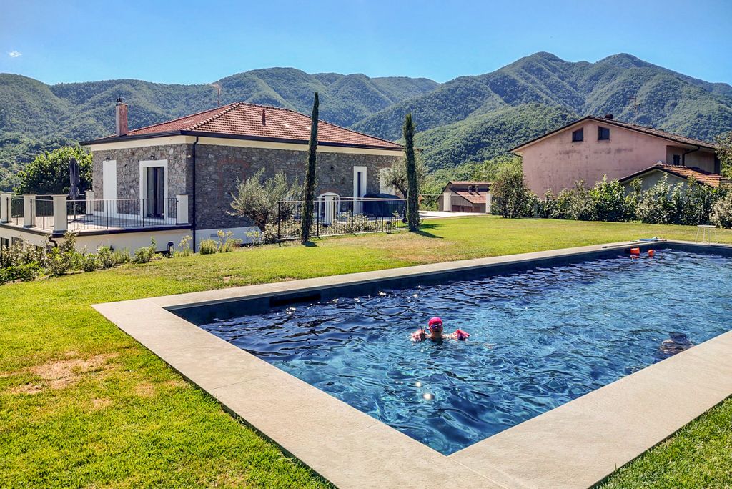 Canossilla Tuscany Olivers Travels1