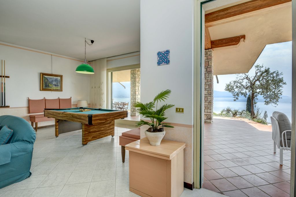 Casa Lawrence Lake Garda Olivers Travels 5