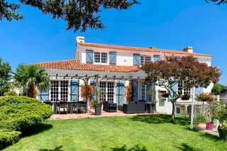 Villa De La Camaraderie Olivers Travel1