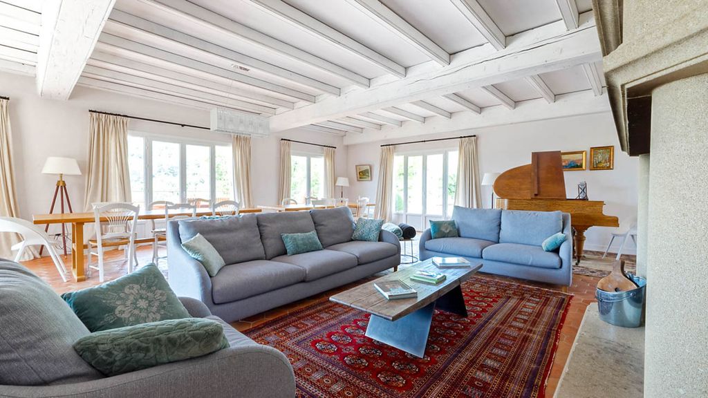 Maison Papillon Provence France Olivers Travels 3