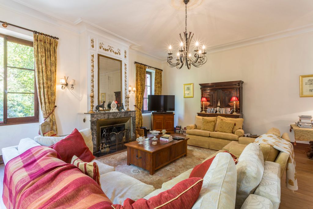 Chateau le Maurin Estate Dordogne Olivers Travels3