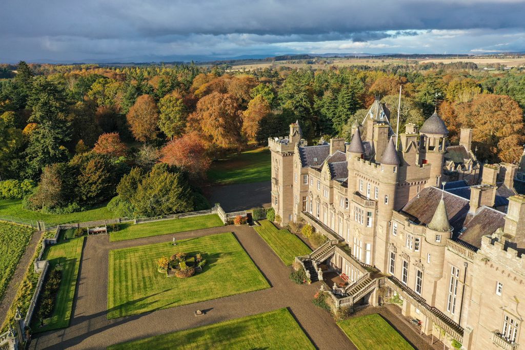 Esk Castle Scotland Olivers Travels 5