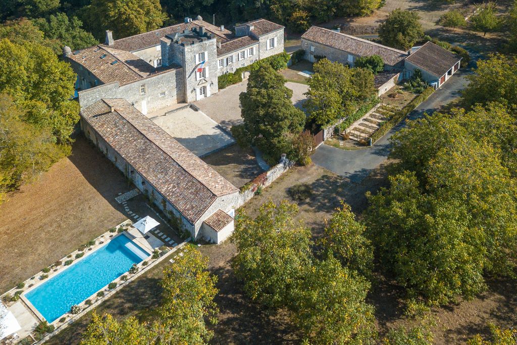 Chateau Mont des Anglais Dordogne Olivers Travels 1