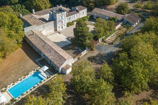 Chateau Mont des Anglais Dordogne Olivers Travels 1