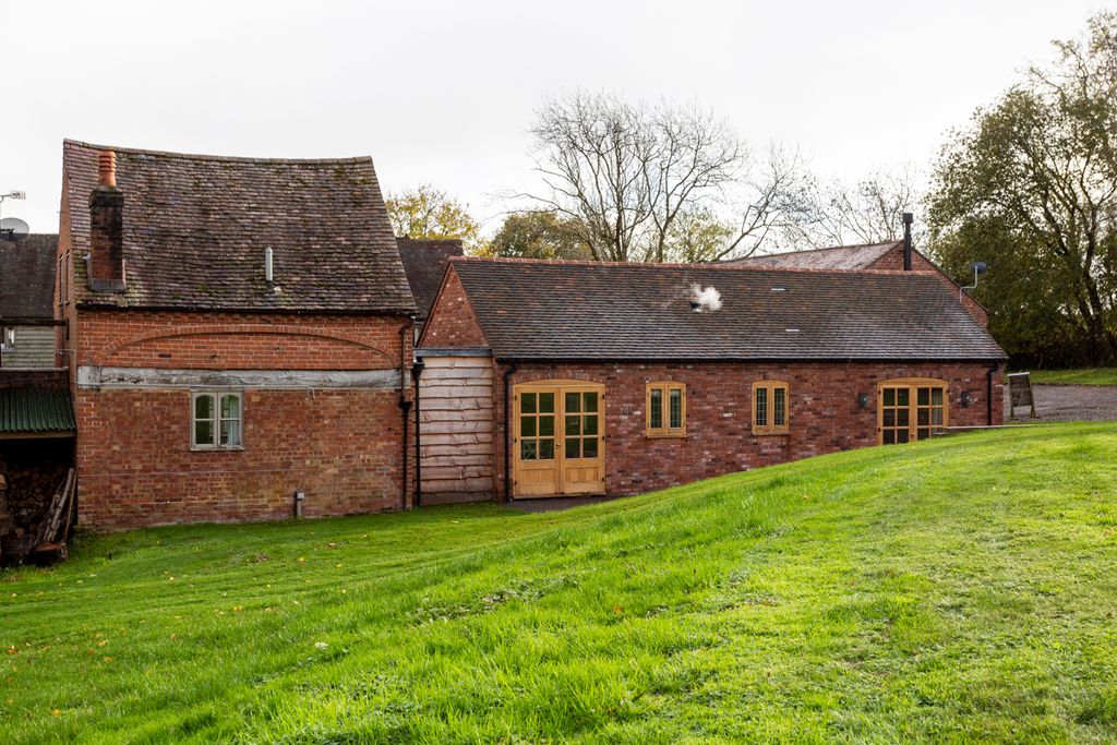 Chevaliers Cider Cottage Olivers Travels 1