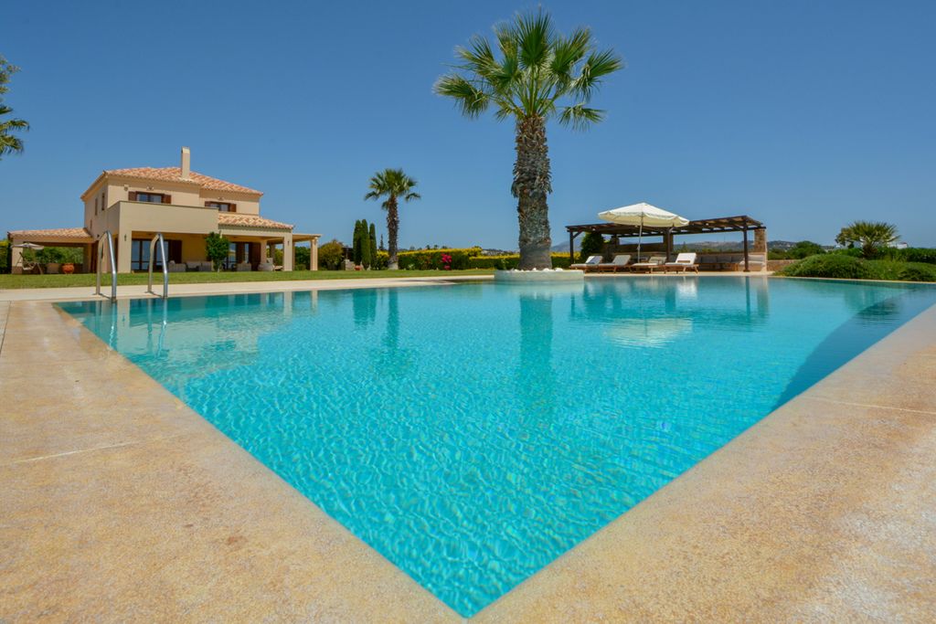 Villa Petro Mainland Greece Olivers Travels 1