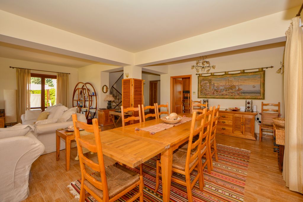 Villa Petro Mainland Greece Olivers Travels 4