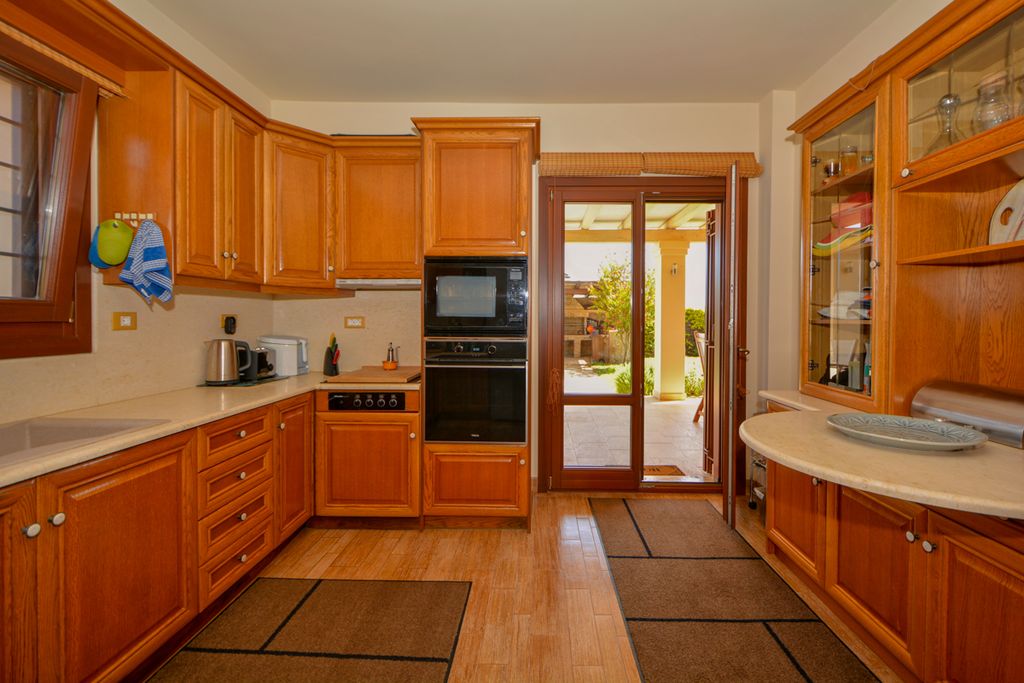 Villa Petro Mainland Greece Olivers Travels 5
