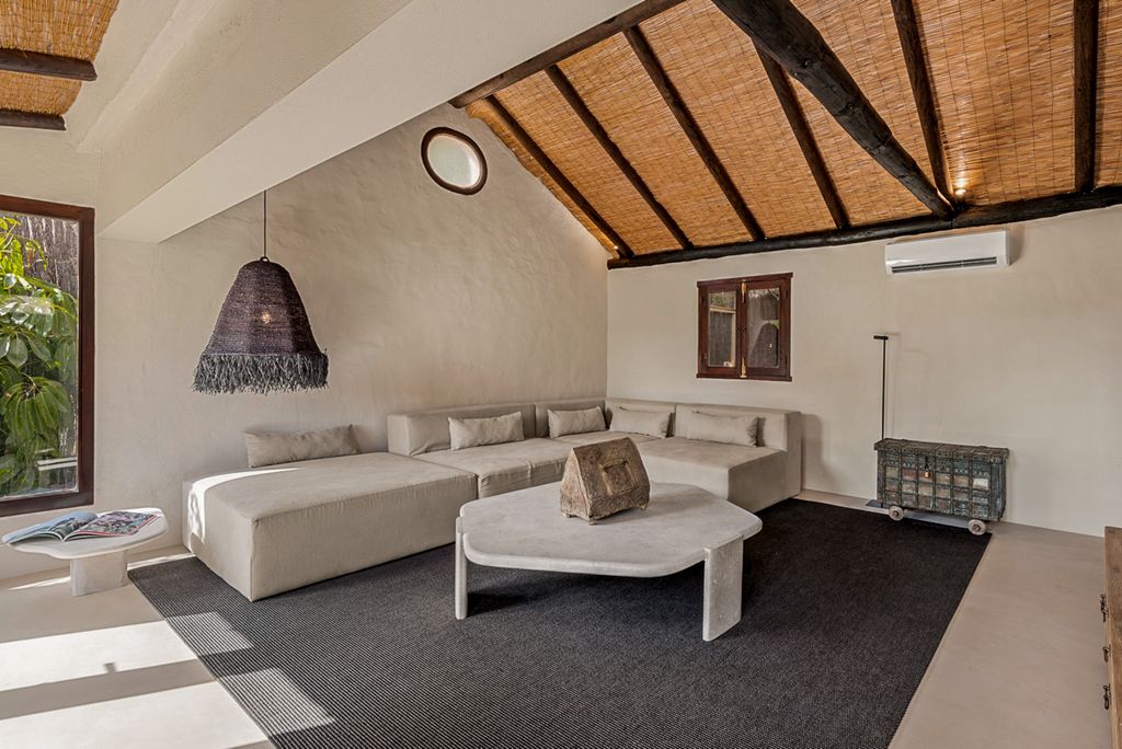 Casa Cueva Lujo Costadelaluz Coast Olivers Travels 3