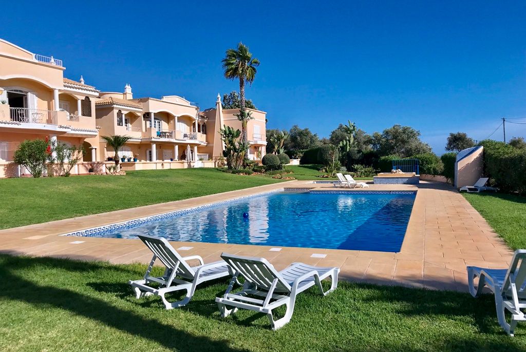 Marinha Um Lagoa Olivers Travels 1