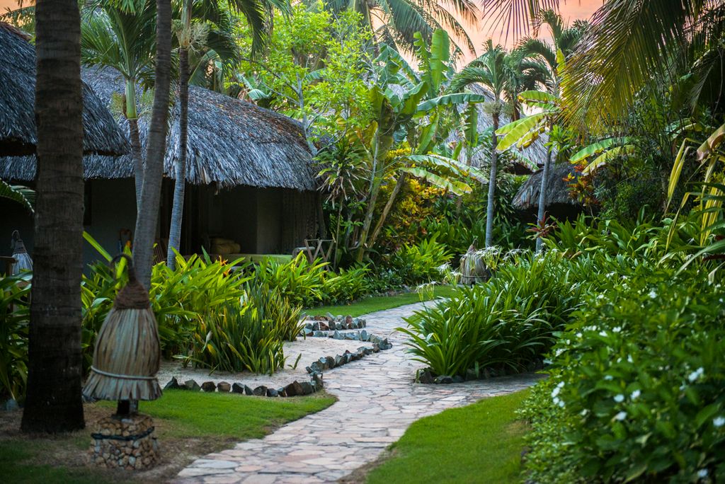 Deluxe Garden View Bungalow Sailing Club Mui Ne Olivers Travels 5
