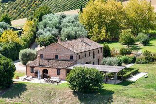 Cerqua Bella Mache Olivers Travels 01