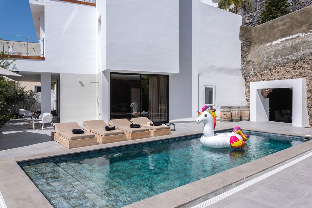 Tenerife Piedra Tenerife Olivers Travels 01