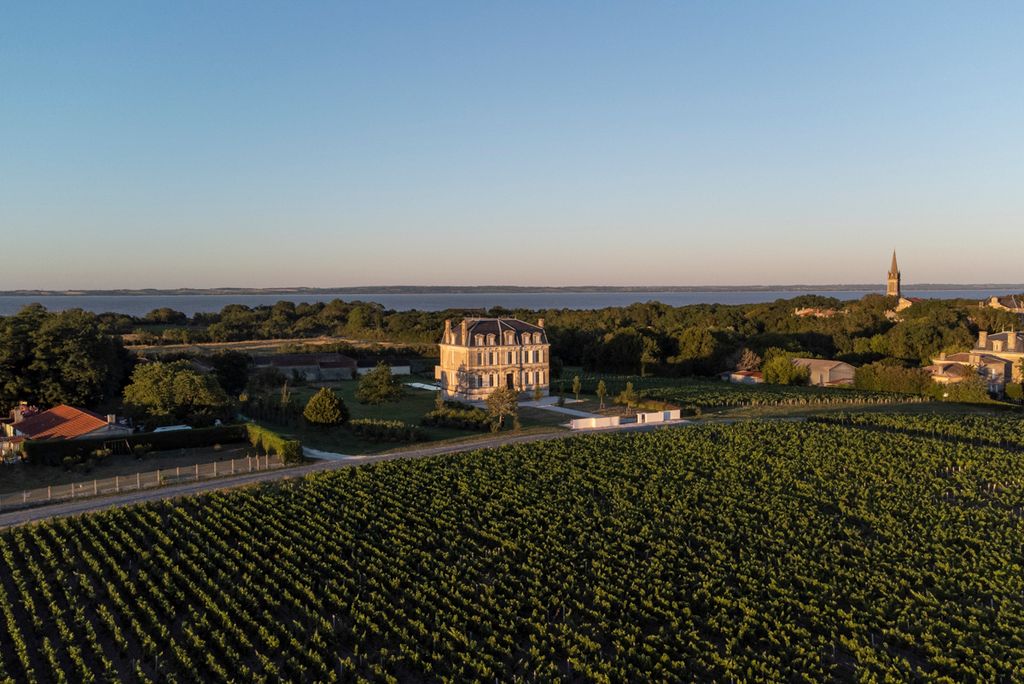 Chateau Beau Medoc Aquitaine Olivers Travels 8