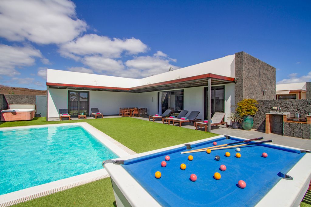 Casa Dilla Lanzarote Olivers Travels 1