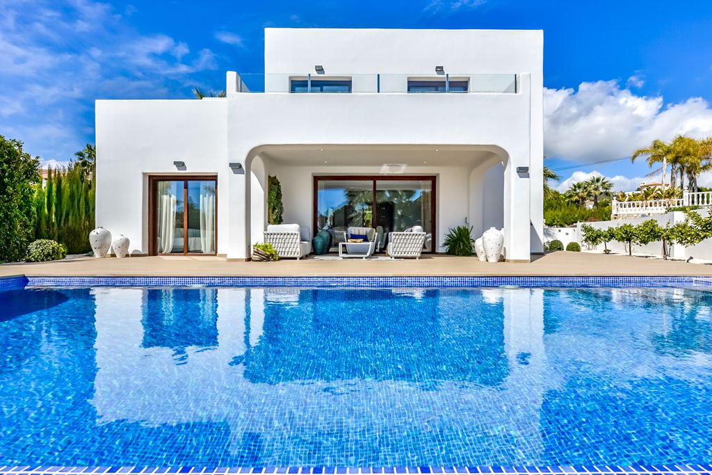 Villa Chic Calpe Costa Blanca Olivers Travels 01