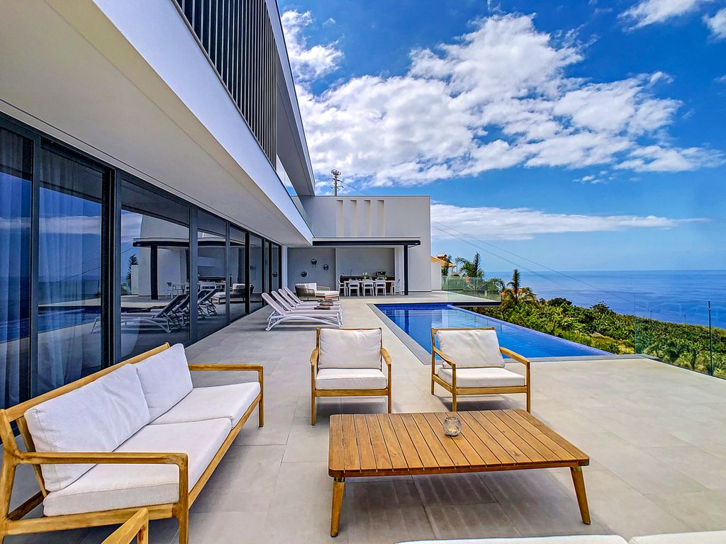 Villa Zimbreiros Calheta Olivers Travels 1