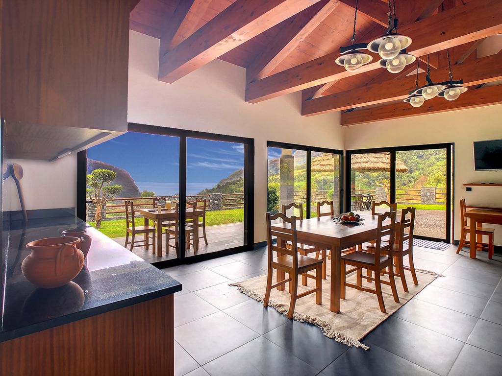 Moradia Penedo Madeira Olivers Travels 4