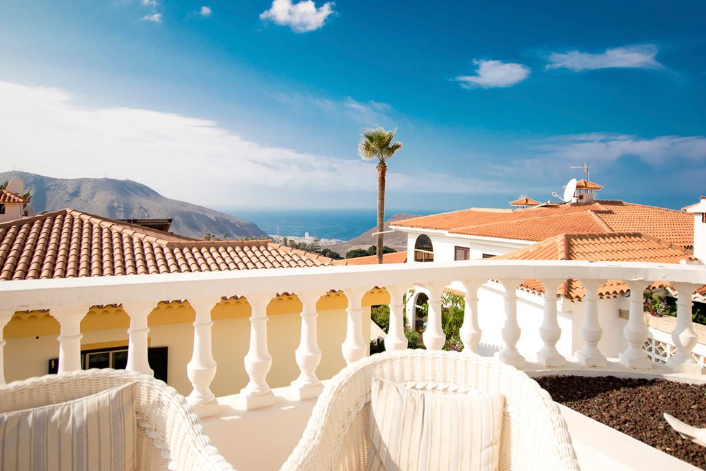 Villa Ten with Apt Tenerife Olivers Travels 2