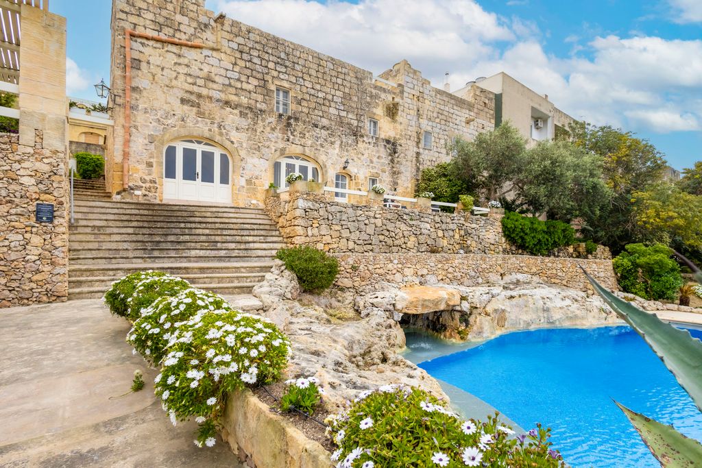 Xlendi Rocks Malta Olivers Travels 2