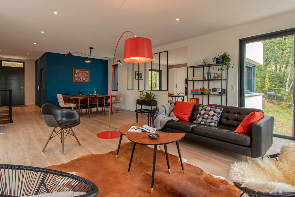 Black and White House Dordogne Olivers Travels 3