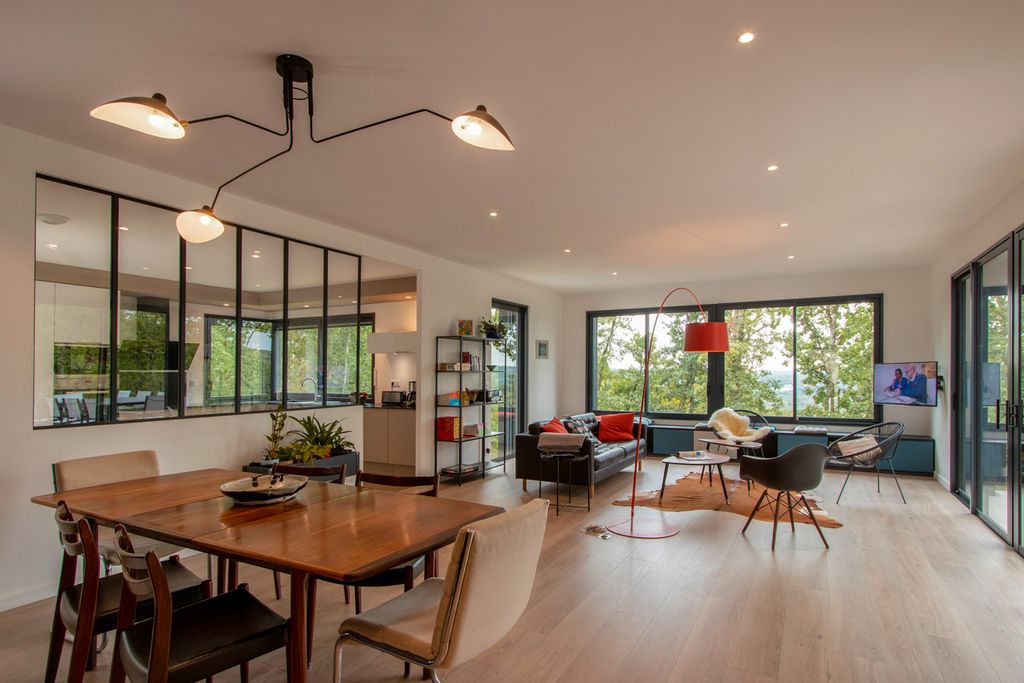 Black and White House Dordogne Olivers Travels 4