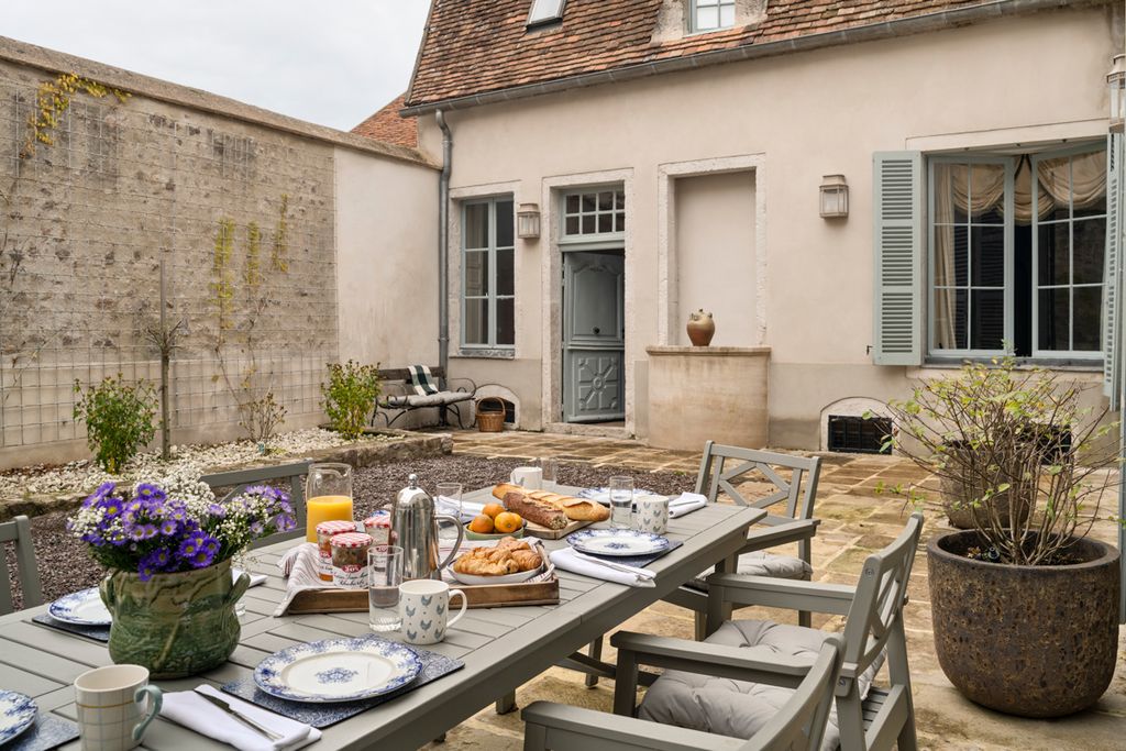 Maison la Cote d Or Burgundy Olivers Travels 2