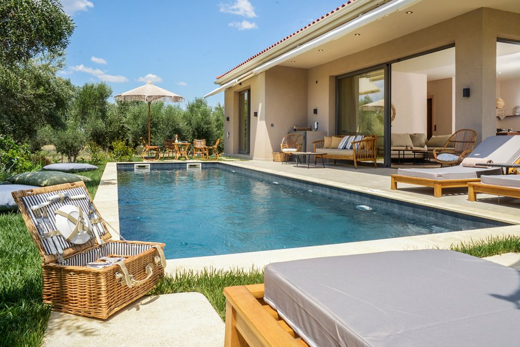 Villa Bouka 1 Mainland Olivers Travels 5