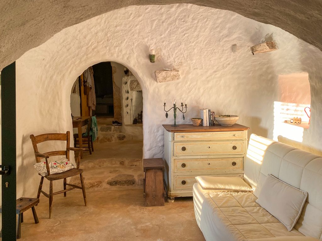 Trullo Itria Puglia Olivers Travels3
