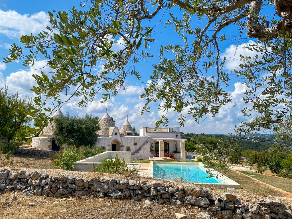 Trullo Itria Puglia Olivers Travels1