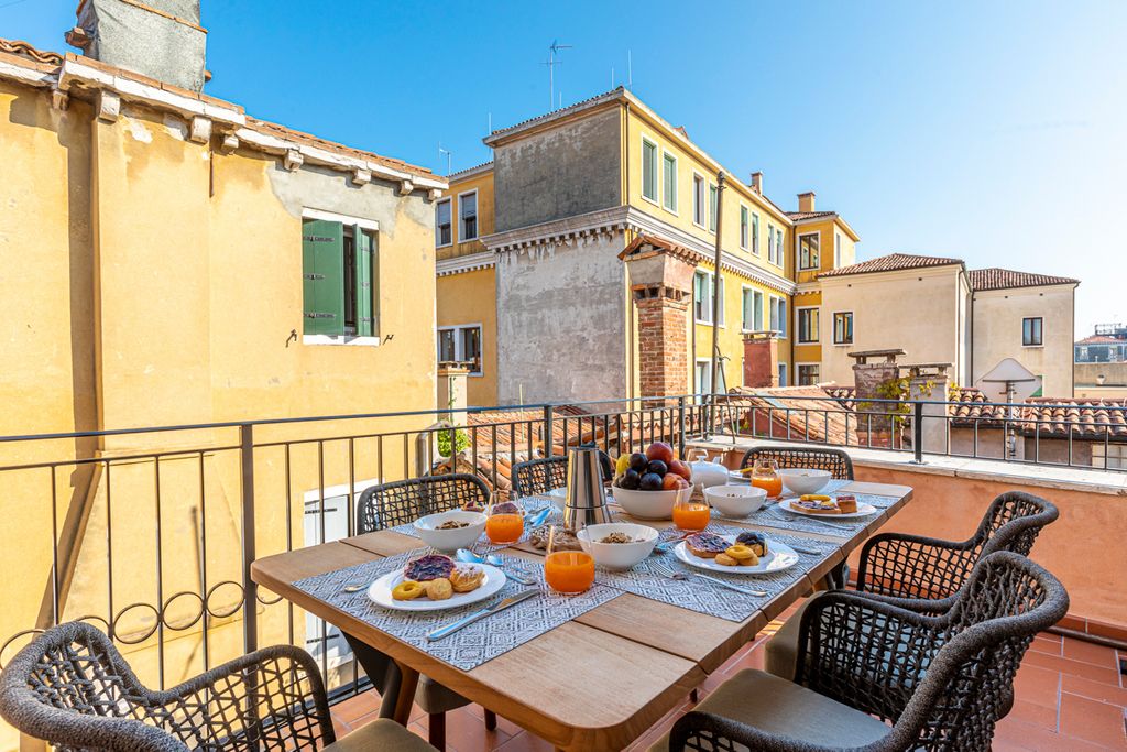 Angelina Venice Apartments Olivers Travels 1