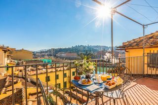 Valentina Nova Florence Olivers Travels 01