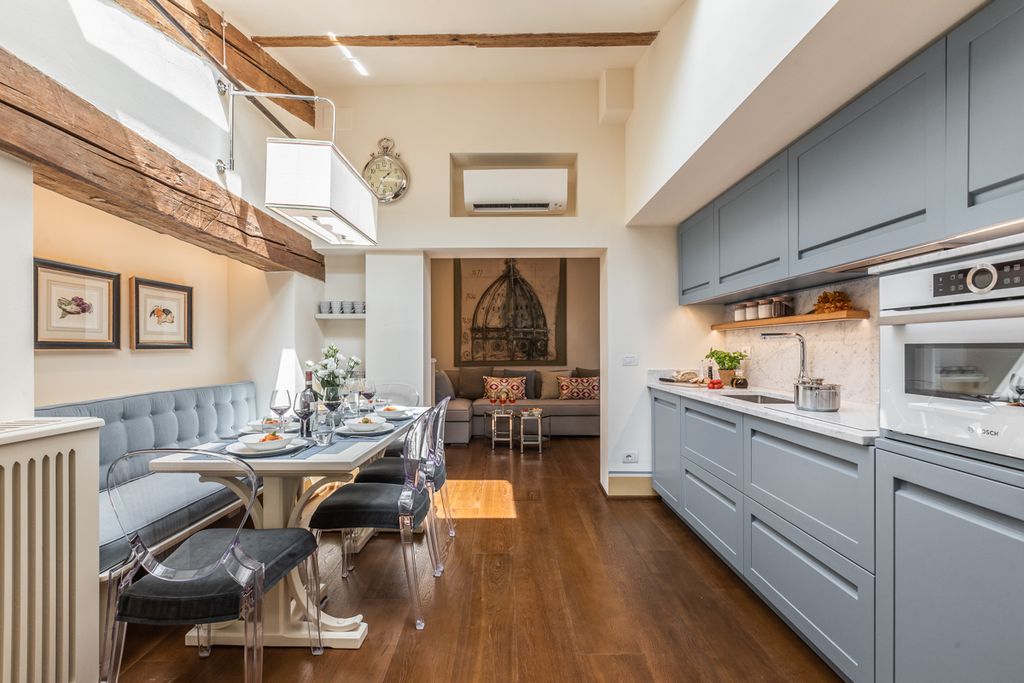 Valentina Nova Florence Olivers Travels 02