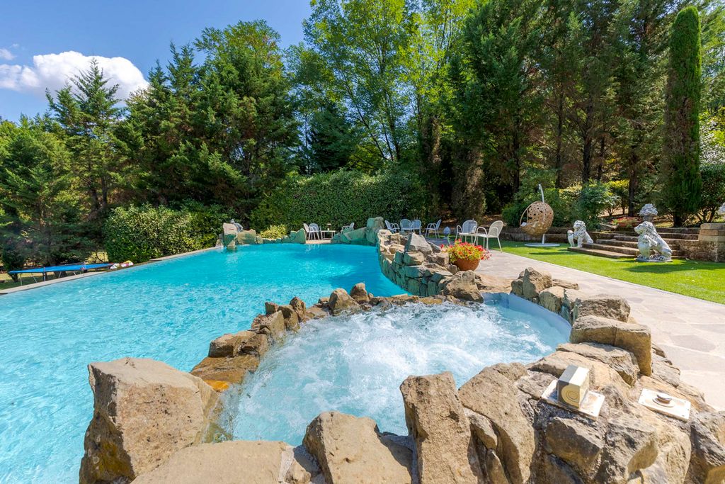 Fonte Di Pierdo Tuscany Olivers Travels2