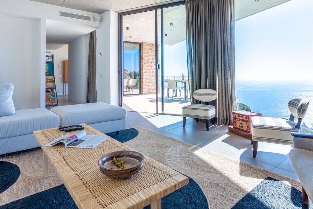 Villa Luxosa Costa Brava Olivers Travels 3